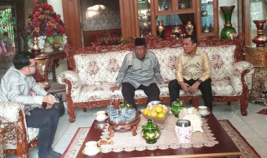 Wakil Ketua DPRD Pekanbaru Ginda Burnama Halal Bihalal di Rumah Tokoh Riau Wan Thamrin