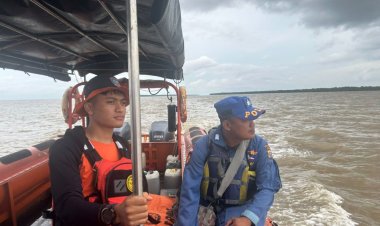 Tim Basarnas Pekanbaru Cari Ario Gunawan ABK yang Tenggelam di Perairan Kabupaten Kepulauan Meranti