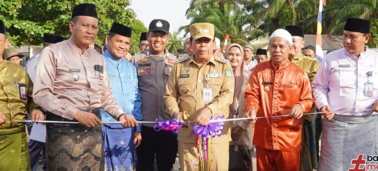 Bupati Sukiman Resmikan Penggunaan Jalan Sialang Rindang dan Hibahkan Kebun Bagi Masyarakat