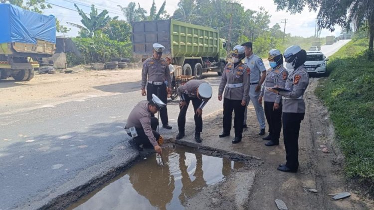 Jelang Natal dan Tahun Baru 2025, Sejumlah Titik Jalan Rusak di Kota Pekanbaru