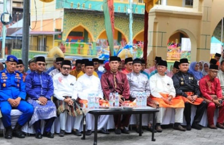 Pimpinan DPRD Pekanbaru Ginda Burnama Ikuti Pawai dan Ziarah ke Makam Marhum Pekan