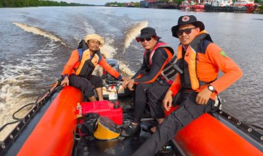 Tim SAR Pekanbaru Cari Mohammad Zafir Warga Malaysia ABK Tugboat MCL Power 2 di Teluk Kentari Siak