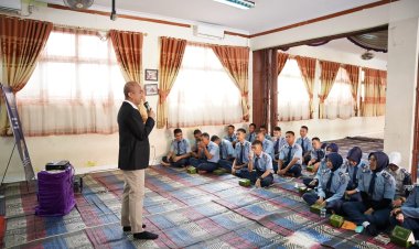 Dosen dan Mahasiswa UIR Beri Penyuluhan Hukum Perlindungan Data Pribadi dari Kejahatan Transaksi Pinjol