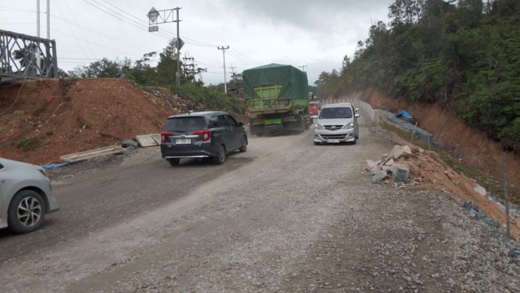 Jalan Lintas Riau-Sumbar di Km 106 Desa Tanjung Alai XIII Koto Kampar Sudah Dibuka Dua Arah