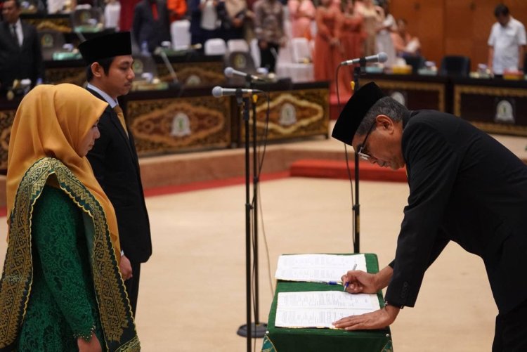 DPRD Riau Gelar Pelantikan PAW Raja Jaya Dinata dan Siti Aisyah