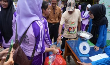 Fungsikan Bank Sampah, DLH Kampar Turun ke Sekolah Timbang Sampah dari Siswa