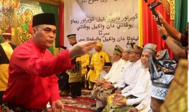 Ketua DPRD Riau Kaderismanto Hadiri Tepuk Tepung Tawar Gubri dan Wagubri di Gedung LAM Riau