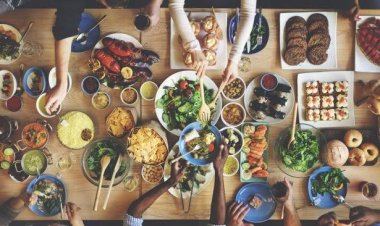 Penting! Ini Kebiasaan Tak Sehat yang Harus Dihindari saat Berbuka Puasa