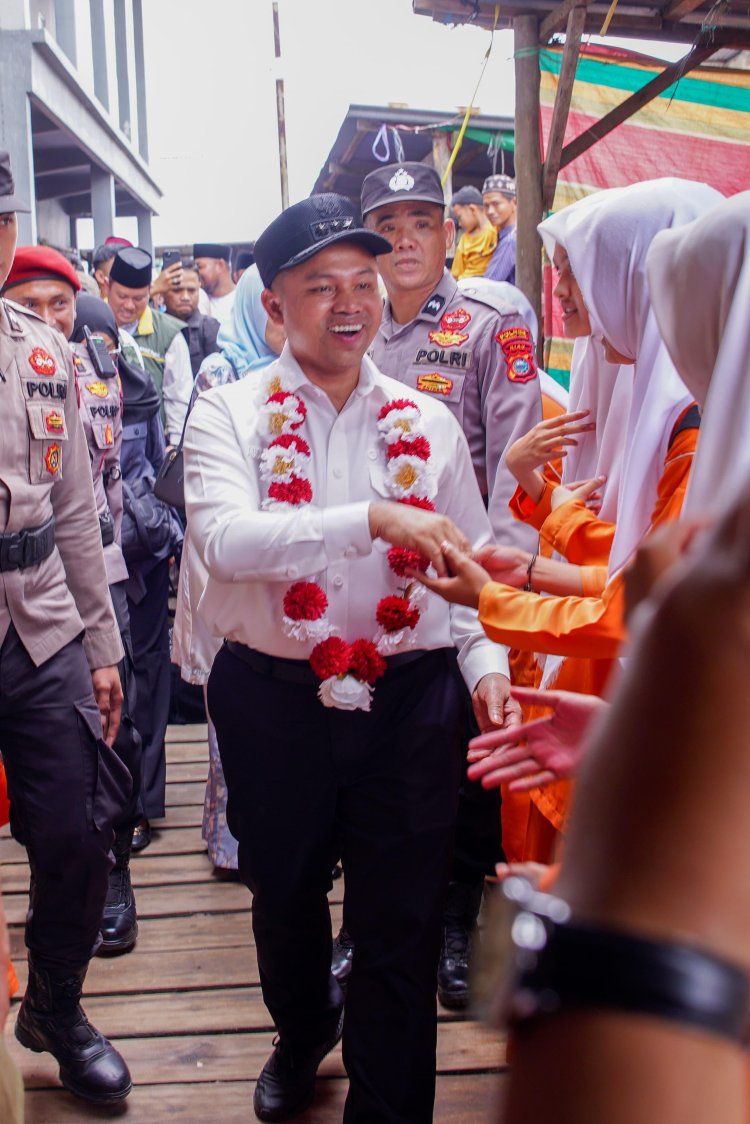 Balek Kampung, Gubernur Riau Abdul Wahid Disambut Haru Masyarakat Simbar