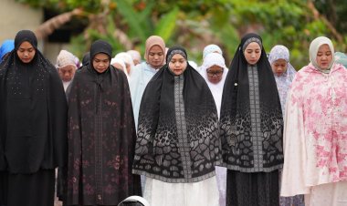 Kasmarni Salat Idul Fitri 1446 H di Lapangan Bola Kaki Dusun Sialang Rimbun, Sampaikan Maaf