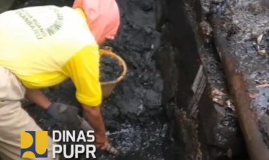 Drainase Sekitar Pasar Bawah Dipenuhi Sampah, Jadi Penyebab Banjir Saat Hujan dengan Intensitas Tinggi