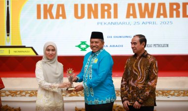 Malam Puncak Anugerah IKA UNRI Award 2025, Bupati Siak Raih Penghargaan Khusus 