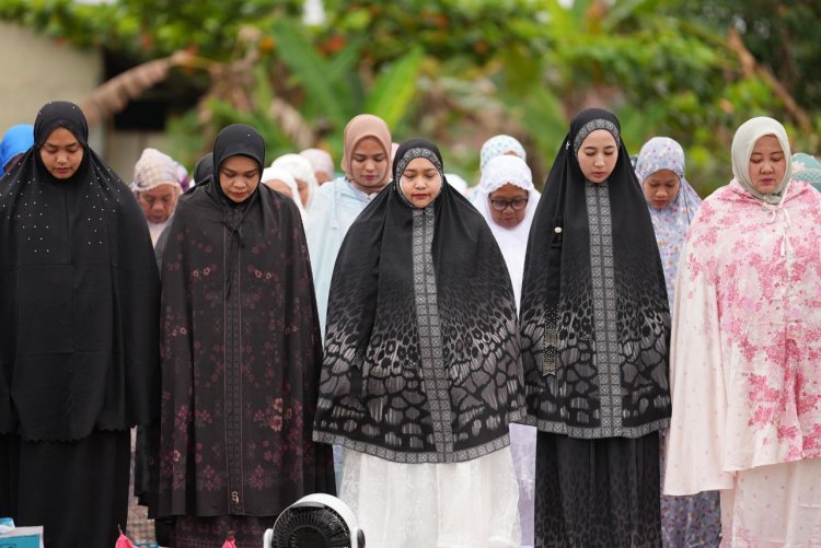 Kasmarni Salat Idul Fitri 1446 H di Lapangan Bola Kaki Dusun Sialang Rimbun, Sampaikan Maaf