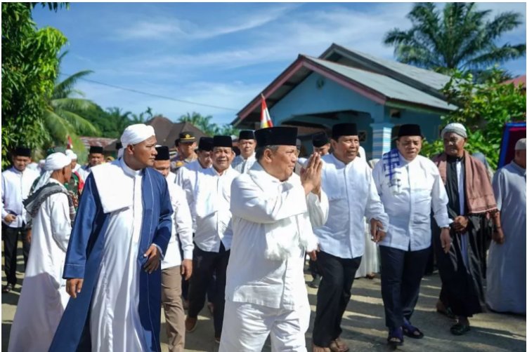 Bupati Sukiman Dampingi Pj Gubri di Haul Allah Yarham Syekh Masum Tambusai