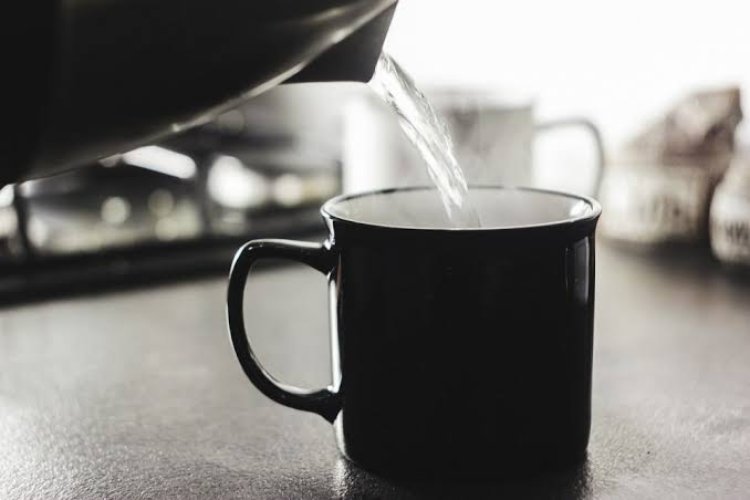 Manfaat Dahsyat Minum Air Hangat di Pagi Hari untuk Kesehatan Tubuh