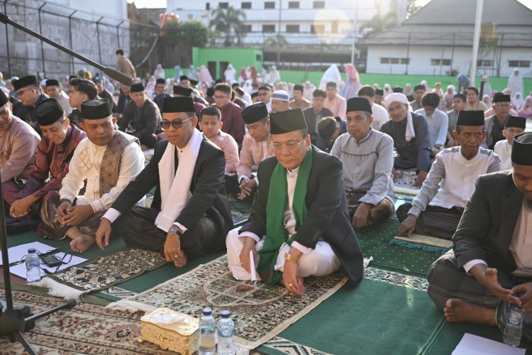 Bupati Rohil H Bistamam Salat Idul Fitri 1446 H, Ajak Umat Mensucikan Diri