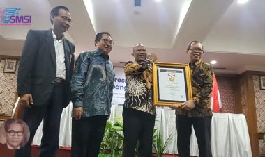 SMSI Pusat Serahkan Anugerah Sahabat Pers ke Dr Bagus Santoso dan Dr Afni Z