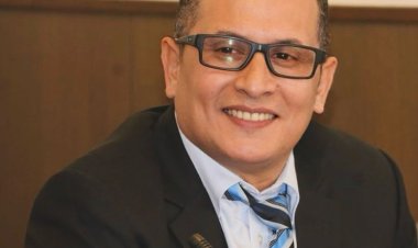 Gubernur atau Wisatawan Politik?