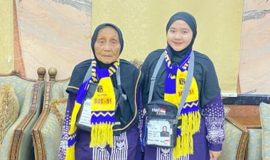Yunita Dina Frida Naik Haji Gantikan Ayah di Usia 19 Tahun Sambil Merawat Mbah Punah Ngasidin
