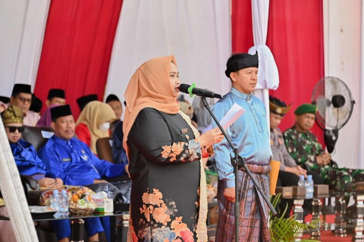 Bupati Kasmarni Pakai Busana Melayu di Upacara Hardiknas 2025, Ajak Masyarakat Bengkalis Bersatu Majukan Pendidikan