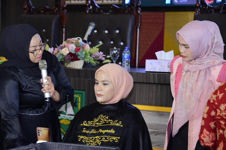 Dharma Wanita Persatuan Bengkalis Gelar Pelatihan Merias Wajah
