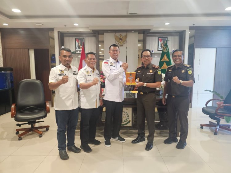 Ketua DPD APDESI Riau Zulfahrianto Silaturahmi dengan Kajati Riau, Perkuat Sinergi dan Pengawasan Pemdes
