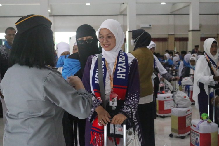 Levina Istiazah Jemaah Haji Termuda Jawa Tengah Berangkat ke Makkah Gantikan Mamanya yang Wafat Tahun 2021
