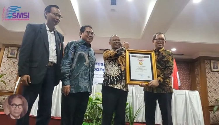 SMSI Pusat Serahkan Anugerah Sahabat Pers ke Dr Bagus Santoso dan Dr Afni Z