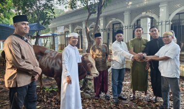 Jelang Jepang vs Timnas Indonesia, Skuad Garuda Sumbang Hewan Kurban di Masjid Jami Al-Bina Kawasan Stadion GBK