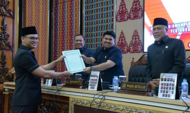 Wabup Bengkalis Dengarkan Penyampaian Pandangan Umum Fraksi Ranperda APBD 2024