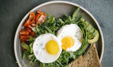 Ternyata Ini Waktu Terbaik Sarapan dan Makan Malam untuk Hilangkan Lemak Perut