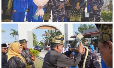 LAMR Kota Dumai Pasangi Tanjak ke Pangkoarmada I Laksamana Muda TNI Fauzi