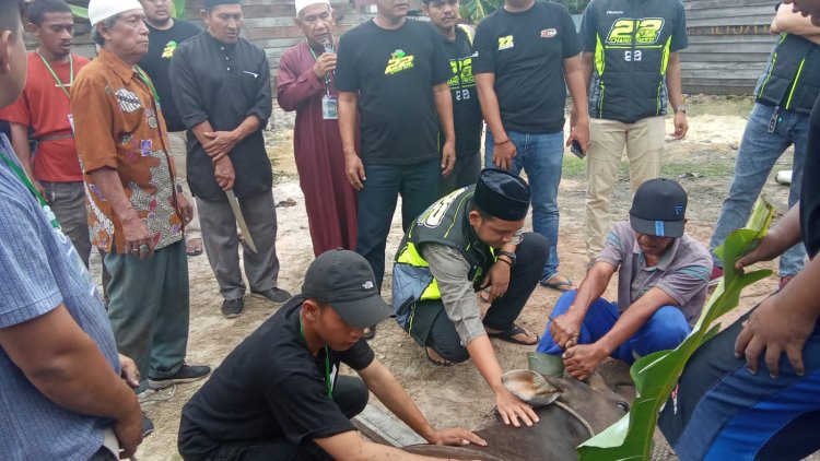 Musala Taufiq Ilahi Teluk Binjai Sembelih Hewan Qurban Bersama Anggota DPRD Dumai Kenda Guntara
