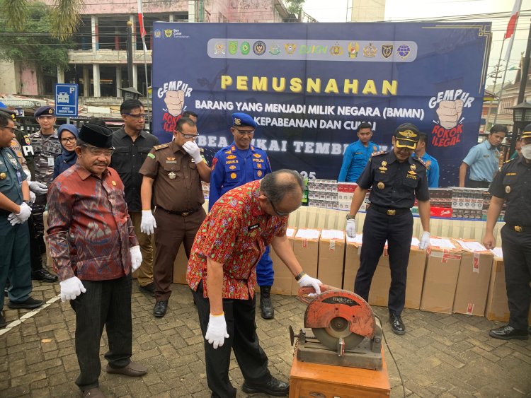 Wakil Ketua DPRD Inhil Andi Rusli Hadiri Pemusnahan Barang Ilegal Senilai Rp7,6 M oleh Bea Cukai Tembilahan
