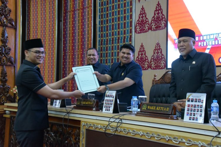 Wabup Bengkalis Dengarkan Penyampaian Pandangan Umum Fraksi Ranperda APBD 2024