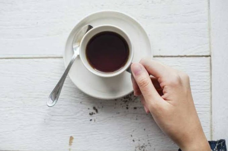 Jangan Sering Minum Kopi Saat Perut Kosong, Ini Risikonya