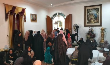 Asisten Toharuddin Wakili Bupati Bengkalis Takziah Atas Wafatnya Istri Bupati Rokan Hilir