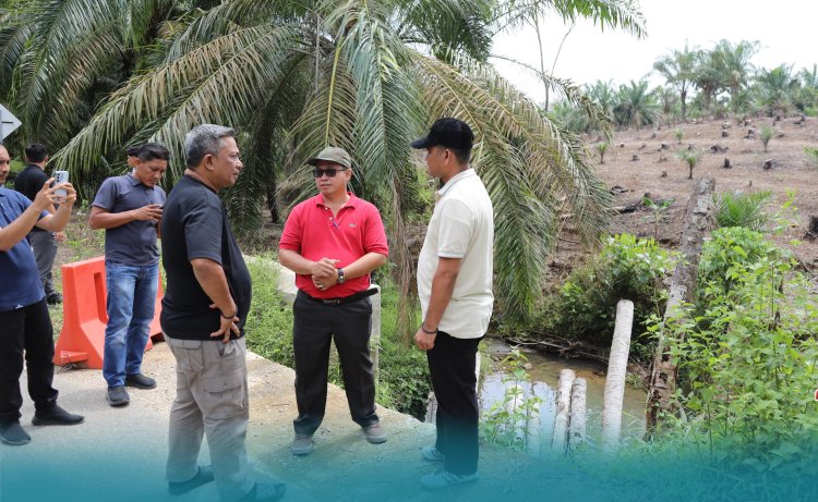 Bupati Rohul Janji Perbaiki Turap Penghubung Desa Marga Mulya ke Sungai Salak