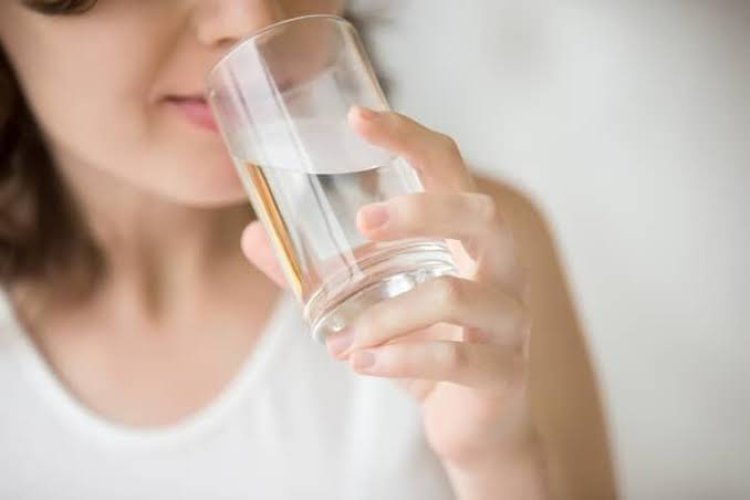 7 Cara Simpel Turunkan Gula Darah, Termasuk Minum Air Putih