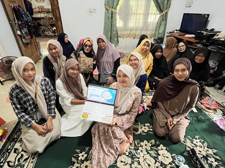 Mahasiswa KKN-MAs Kelompok 100 UMRI Sosialisasi Pencegahan Stunting dan DAGUSIBU di Desa Rawang Kao Barat