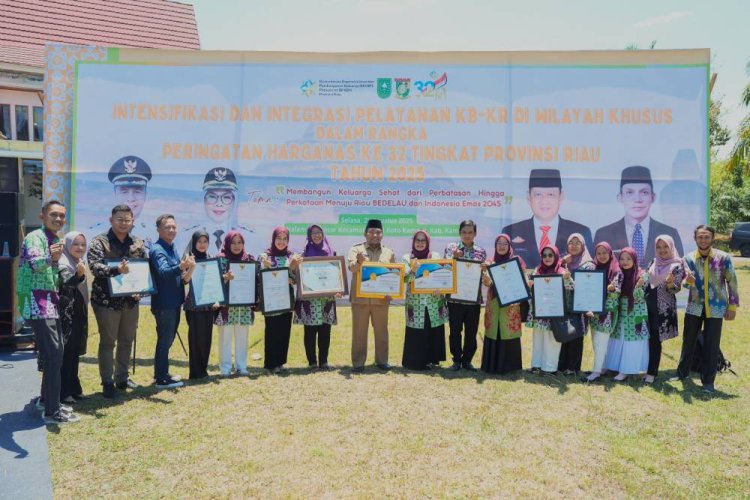 Pemko Dumai Raih 12 Penghargaan pada Peringatan Hari Keluarga Nasional ke-32 Provinsi Riau Tahun 2025
