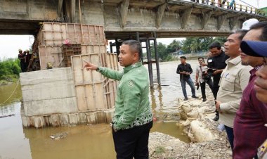 Pembangunan Jembatan Sei Rokan Ujung Batu 87 Persen, Warga Ujung Batu Pilih Naik Perahu Motor Rp15 Ribu
