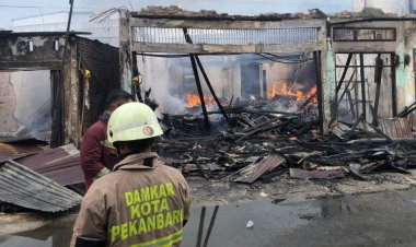 Satu Unit Rumah dan Enam Kios Hangus Terbakar di Jalan Pepaya Pekanbaru, Kerugian Materi Ratusan Juta Rupiah