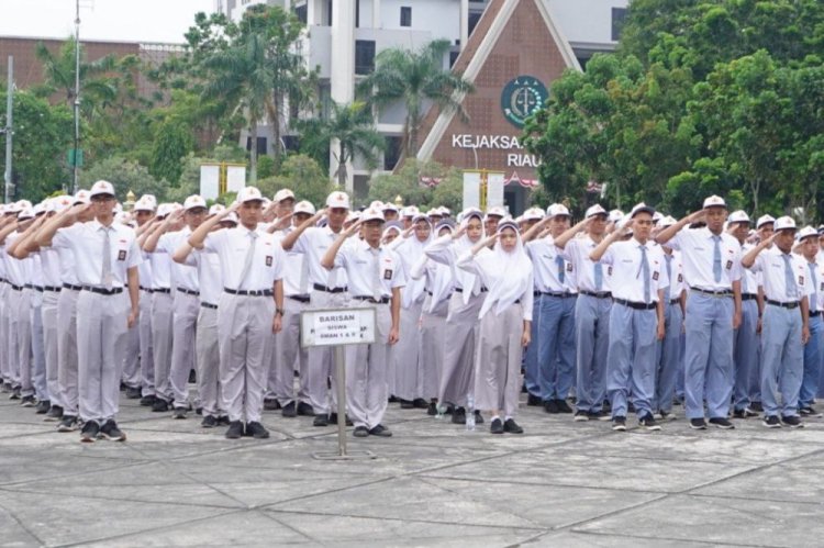 Siswa SMA Negeri 8 dan SMK Negeri 2 Pekanbaru Diminta Belajar Daring, Ada Aksi Demo di Mapolda Riau Hari Ini