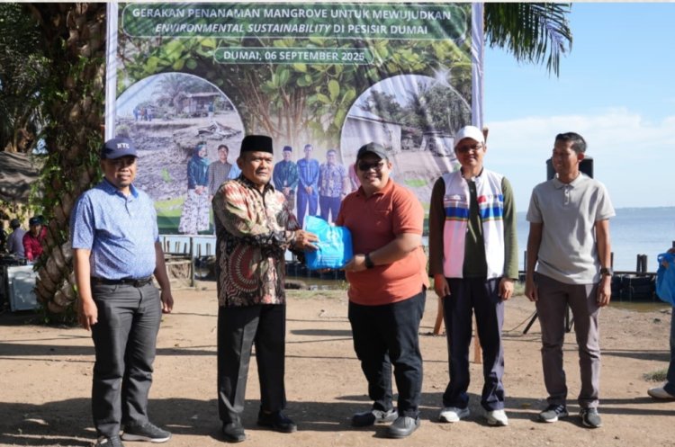 Cegah Abrasi dan Jaga Ekosistem Pesisir Dumai, Ribuan Bibit Mangrove Ditanam di Kelurahan Mundam