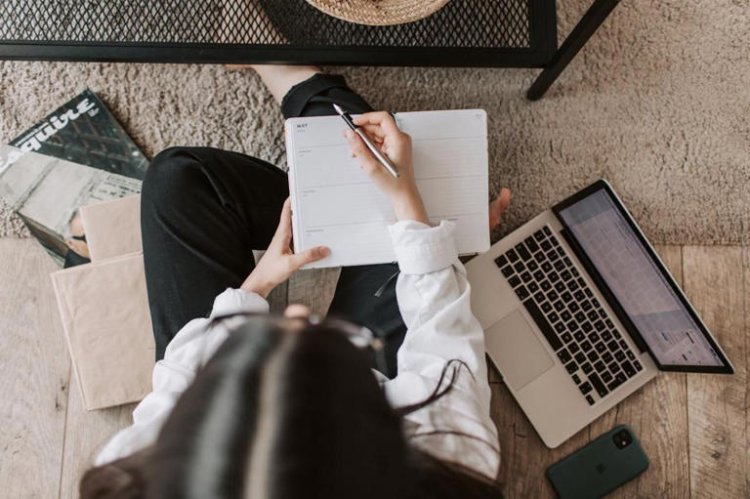 Fenomena 'Job Hugging' di Kalangan Gen Z, Kerja Tak Happy tapi Ogah Resign