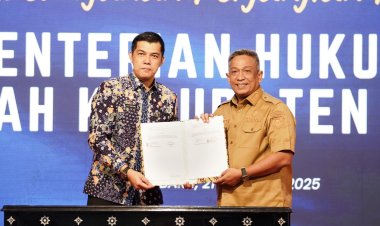 Komitmen untuk Keadilan, Bupati Rokan Hulu Terima Penghargaan dari Kemenkumham RI