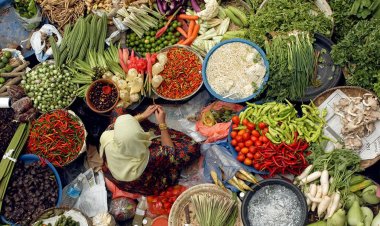 Mendagri Tito Minta Pemda Segera Kendalikan Harga Saat Inflasi Naik