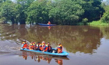 Asyiknya Naik Sampan Sambil Menikmati Ubi Menggalo di Sungai Batang Mandau Desa Balai Pungut Nan Sarat Sejarah