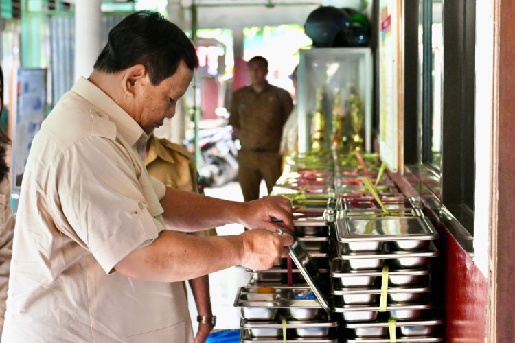 Program Makan Bergizi Gratis Telah Jangkau 30 Juta Penerima Manfaat, Presiden Prabowo: Masih Ada Rakyat Makan Nasi dengan Garam